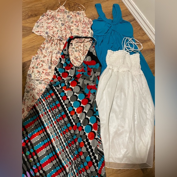 Bundle 4 summer Dresses 🌸 - Picture 1 of 11
